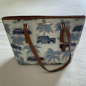 Vintage Brahmin satchel with zipper.